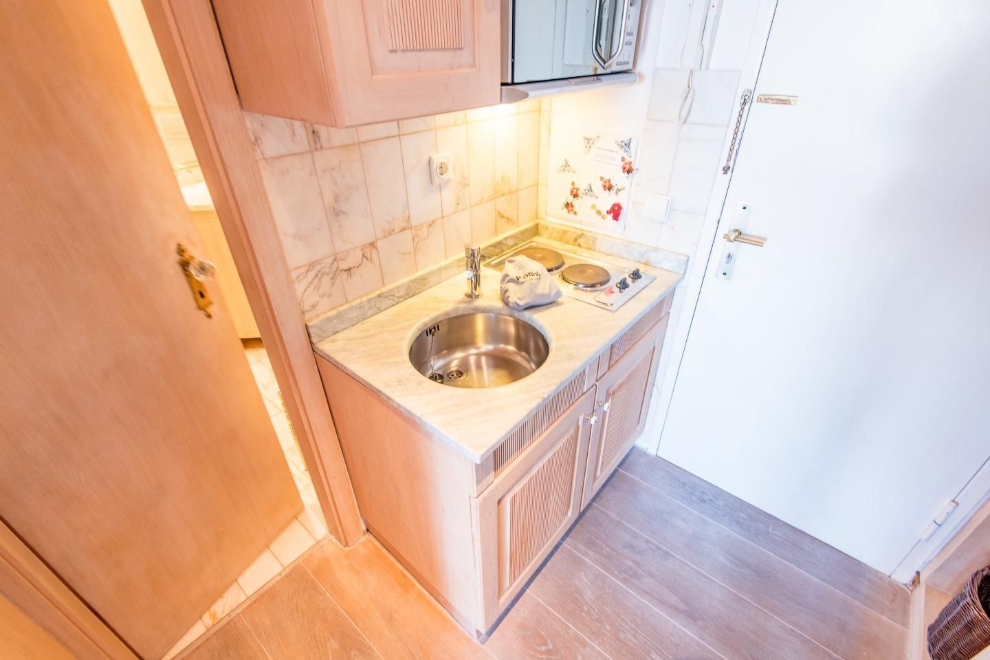Fridge, microwave, stovetop, coffee/tea maker