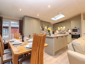 Cottage | Dining