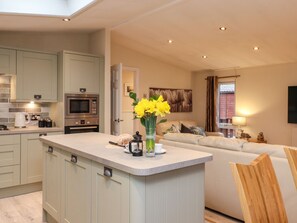 Cottage | Private kitchen | Fridge, dishwasher, cookware/dishes/utensils - Wainwright Lodge (Windermere)