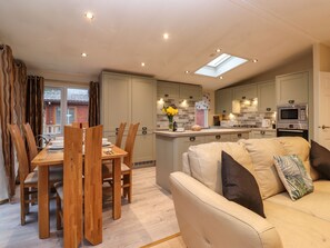 Cottage | Dining - Wainwright Lodge (Windermere)