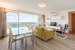 Smart TV - Salou exclusive apartment close to Port Aventura (Salou)
