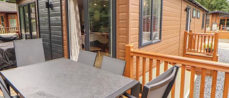 Cottage | Outdoor dining