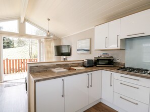 Cottage | Private kitchen | Fridge, dishwasher, cookware/dishes/utensils - Troutbeck Lodge (Windermere)