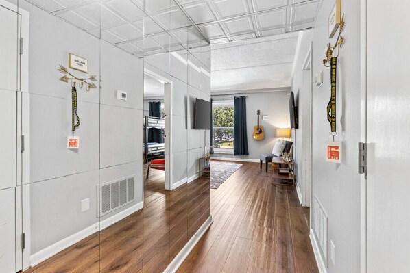 1 bedroom, desk, iron/ironing board, free WiFi - Famous MUSIC ROW Condo with FREE Parking + Pool (Nashville)