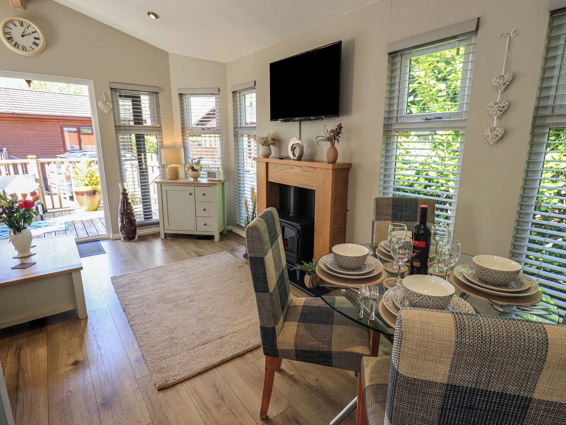 Cottage | Dining