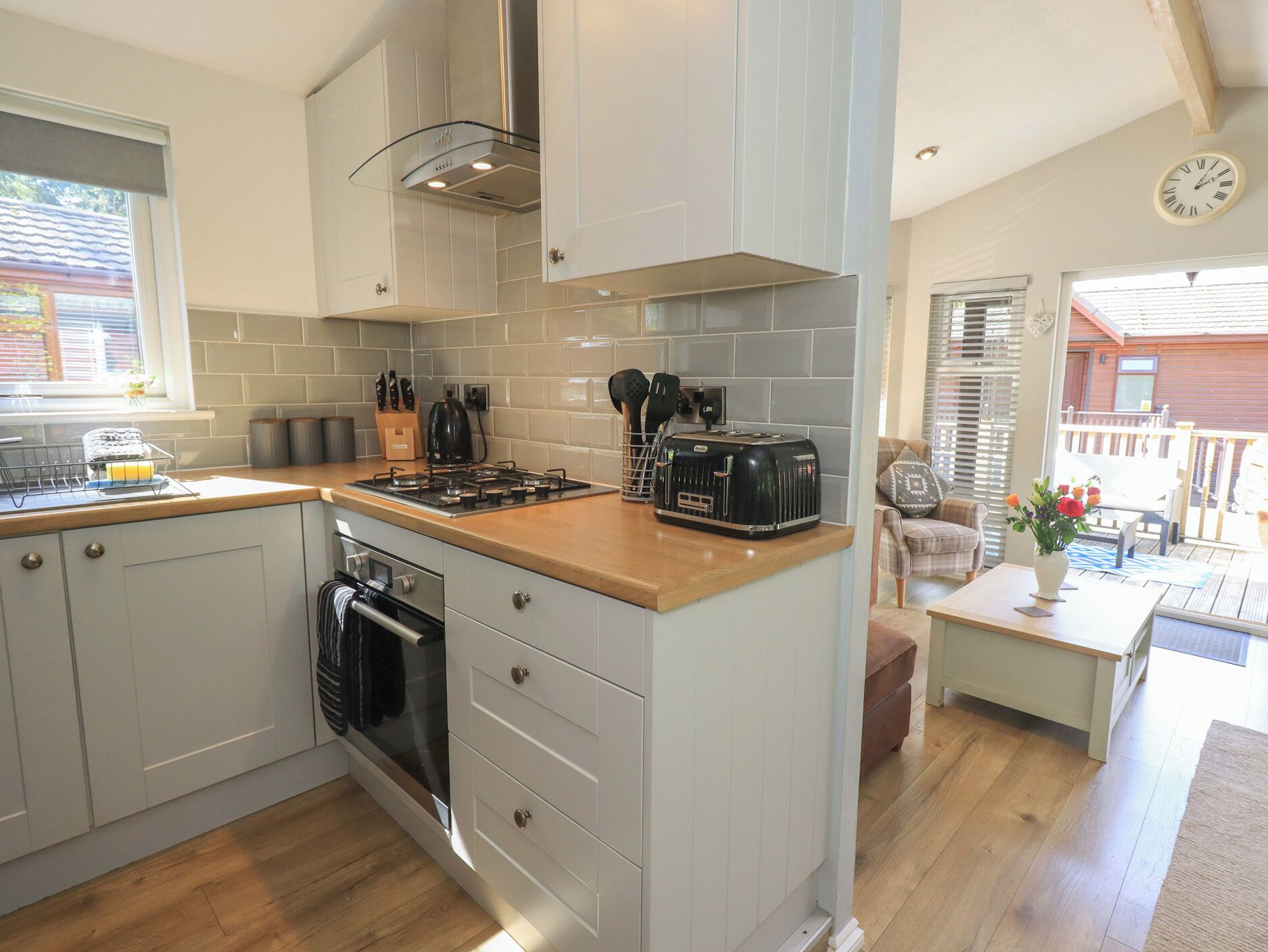 Cottage | Private kitchen | Fridge, cookware/dishes/utensils