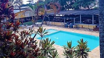 Kolam renang outdoor