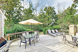 Outdoor dining - Spacious Eastham Home w/ Expansive Deck & Yard - Near Nauset Light Beach (Eastham)