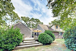 Exterior - Spacious Eastham Home w/ Expansive Deck & Yard - Near Nauset Light Beach (Eastham)