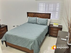 5 bedrooms, in-room safe, desk, iron/ironing board