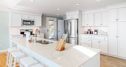 Updated Waterfront Gem on Saltwater Town Cove w/ Private Dock & Sunrise Views