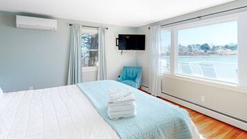 3 bedrooms, iron/ironing board, internet, bed sheets