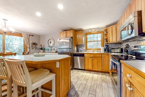 Fridge, microwave, oven, stovetop - Dog-friendly Bournes Pond home minutes to downtown Falmouth with grill (East Falmouth)