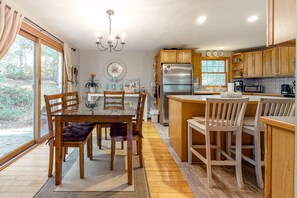 Dining - Dog-friendly Bournes Pond home minutes to downtown Falmouth with grill (East Falmouth)