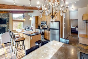 Interior - Lovely getaway minutes from ski slopes with mountain views, fireplace, & balcony (Snowmass Village)