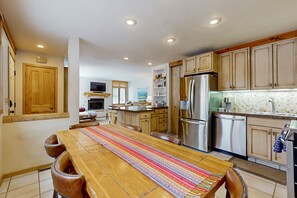 Réfrigérateur, micro-ondes, four, lave-vaisselle