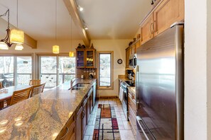 Réfrigérateur, micro-ondes, four, lave-vaisselle