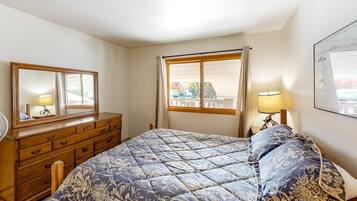 3 bedrooms, internet, bed sheets