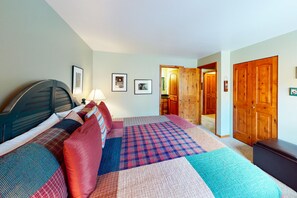 2 bedrooms, iron/ironing board, Internet, bed sheets