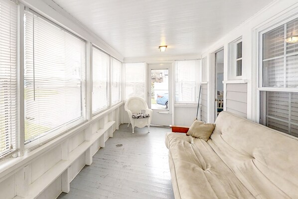 1 多间卧室、上网接入、床单