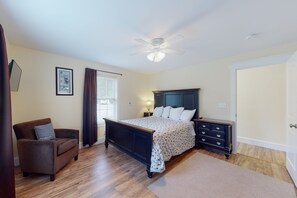 2 bedrooms, iron/ironing board, Internet, bed sheets