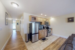 Fridge, microwave, oven, stovetop - Stylish Condo at Sheepscot Harbor Resort w/Free WiFi, River Views, & Balcony (Edgecomb)