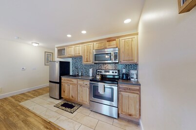 Stylish Condo at Sheepscot Harbor Resort w/Free WiFi, River Views, & Balcony