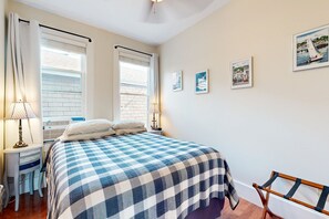 1 chambre, rideaux occultants, fer et planche Ă repasser