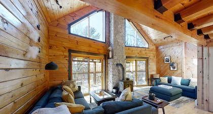 Stunning & Spacious Log Cabin in the Woods
