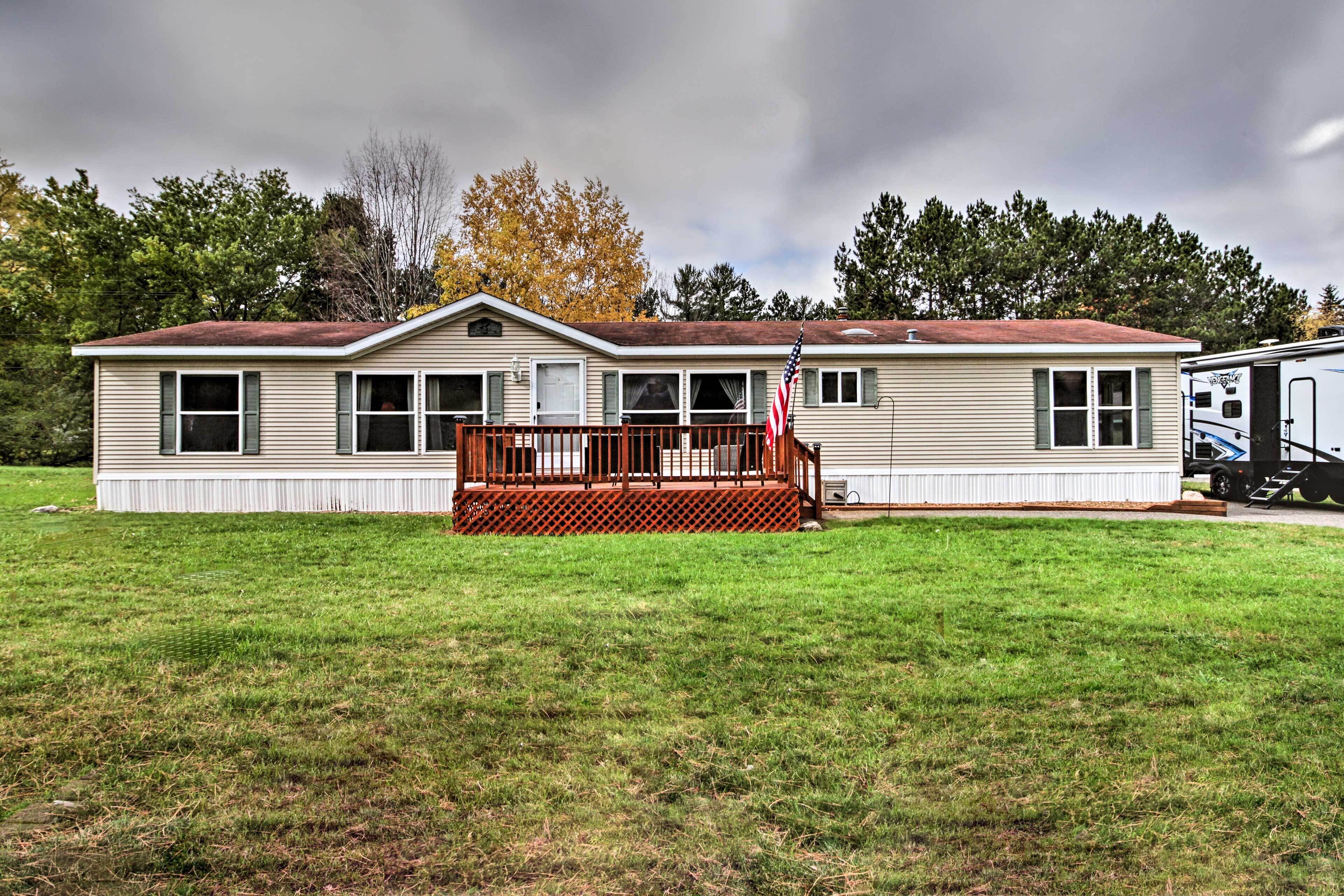 Quaint Pequot Home < 1 Mi from Lake Access!