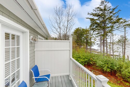 New Condo w/Water-View Deck in Edgecomb's Sheepscot Harbour Resort