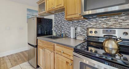 New Condo w/Water-View Deck in Edgecomb's Sheepscot Harbour Resort