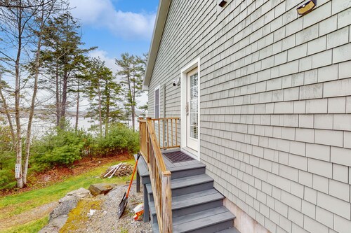 New Riverfront Condo in Sheepscot Harbour - Walk to Famed Seafood Eatery