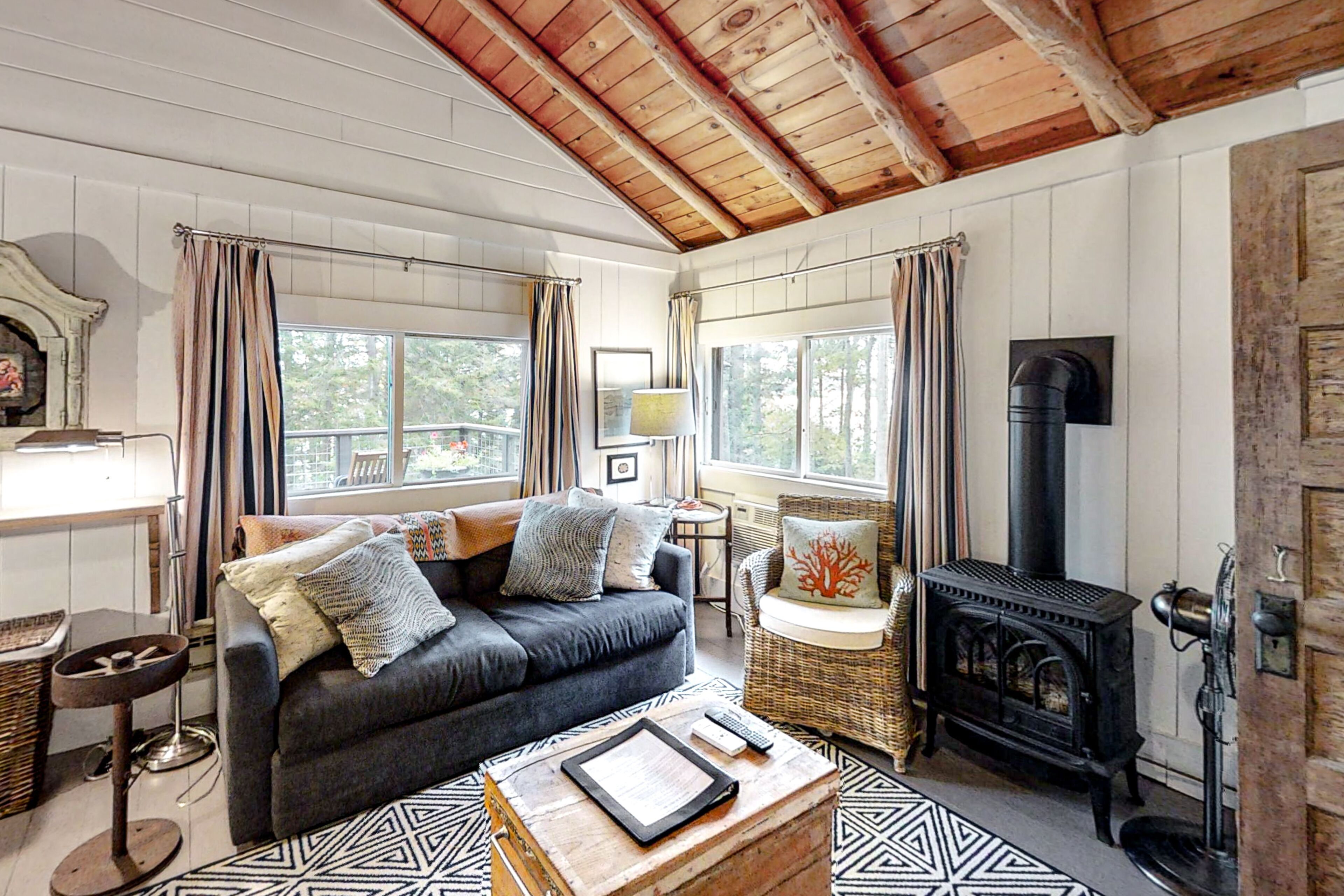 Chic Studio Cabin in Boothbay Harbor: Ocean Views, Sprucewold Beach Access