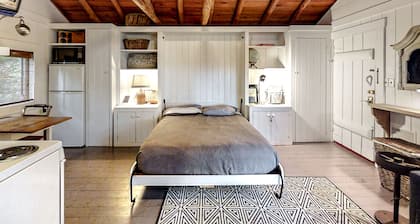 Chic Studio Cabin in Boothbay Harbor: Ocean Views, Sprucewold Beach Access