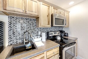 Fridge, microwave, oven, stovetop - Water-view condo at Sheepscot Harbour Resort with deck, full kitchen, and WiFi (Edgecomb)