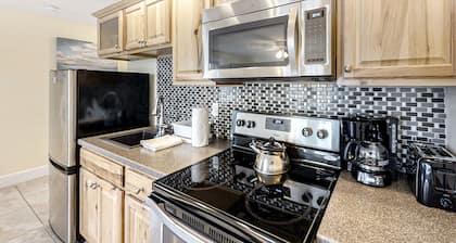 Water-view condo at Sheepscot Harbour Resort with deck, full kitchen, and WiFi