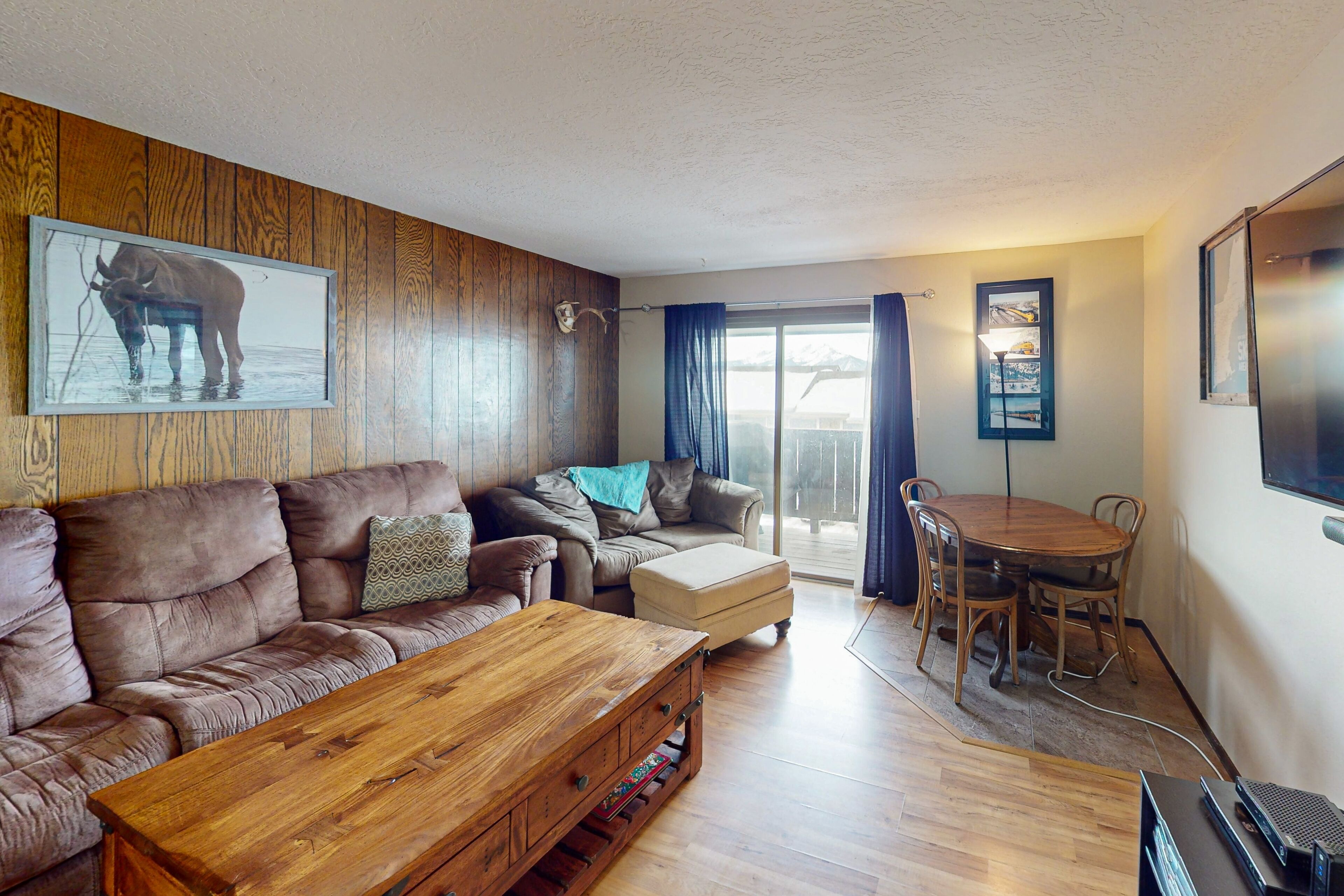 Snowbird-friendly condo with pool, hot tub & fitness room - near hiking & Dillon