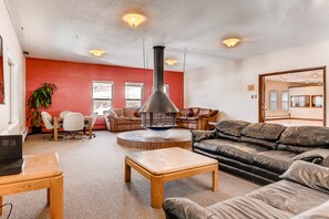 TV, lettore DVD, impianto stereo