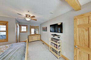 2 bedrooms, iron/ironing board, free Internet, bed sheets