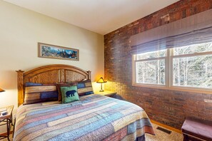 3 habitaciones, tabla de planchar con plancha, wifi y ropa de cama