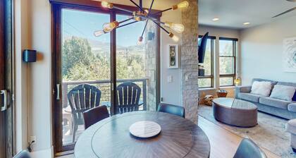 Brand-New Condo by the Blue River w/WiFi, Deck - Close to Downtown, Ski Resorts