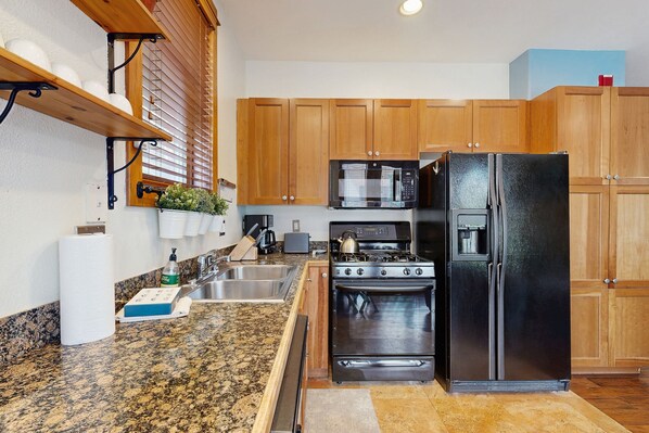 Fridge, microwave, oven, stovetop