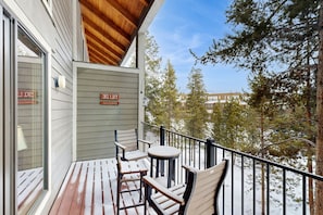 Property grounds - Handsome Condo w/WiFi, Deck, Shared Pool, Hot Tub, & Sauna - 2 Miles to Keystone (Keystone)