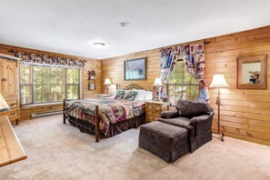 4 bedrooms, Internet, bed sheets - Secluded mountain home with all-wood interior & washer/dryer - dog-friendly (Breckenridge)