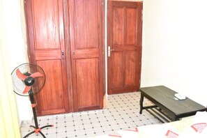 2 bedrooms, iron/ironing board, travel cot, WiFi