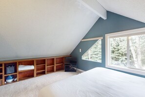 2 bedrooms, iron/ironing board, Internet, bed sheets