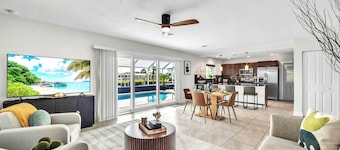 NEW MODERN 3BR / 2BA WATERFRONT HEATED POOL DOCK PATIO DIRECT GULF ACCESS BEACH 