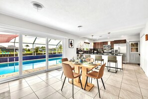 Dining - NEW MODERN 3BR / 2BA WATERFRONT HEATED POOL DOCK PATIO DIRECT GULF ACCESS BEACH  (Port Charlotte)