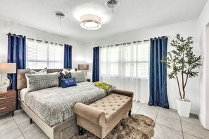 3 bedrooms, desk, iron/ironing board, travel cot - NEW MODERN 3BR / 2BA WATERFRONT HEATED POOL DOCK PATIO DIRECT GULF ACCESS BEACH  (Port Charlotte)